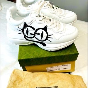 Gucci sneakers. Cat eye logo